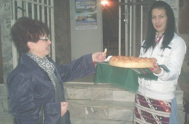 Хляб и сол за сините в Банево