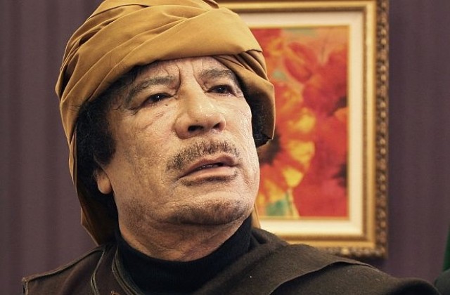 Муамар Кадафи е убит, погребват го на тайно място