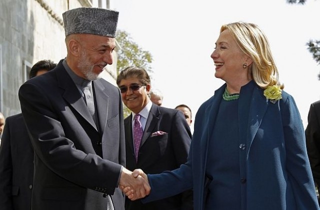 Клинтън настоя Афганистан да продължи процеса на помирение