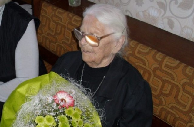 Прави добро и на лошите, съветва рожденичка на 100