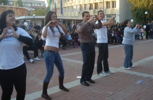 С открит урок по танци ЕНП закри кампанията си в Димитровград