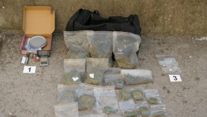 Двама разпространители на марихуана са задържани в Габрово