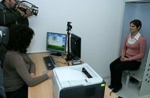 Издават лични документи и в изборния ден