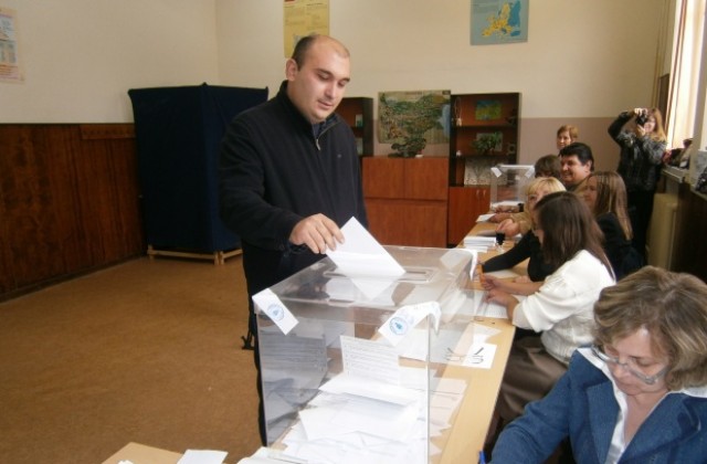Любомир Петков гласува за по-добрия утрешен ден на Плевен и на България