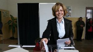 Фандъкова гласува в столичния квартал Иван Вазов