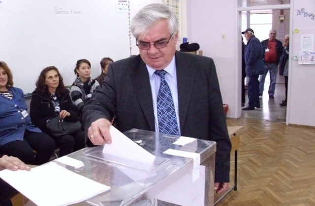 Доц. Стойков: Гласувах за ново настояще на Плевен