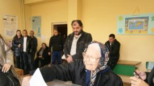 100годишната баба Парашкевица гласува за подоброто