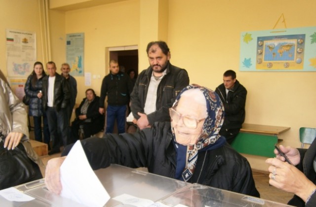100-годишната баба Парашкевица гласува за по-доброто