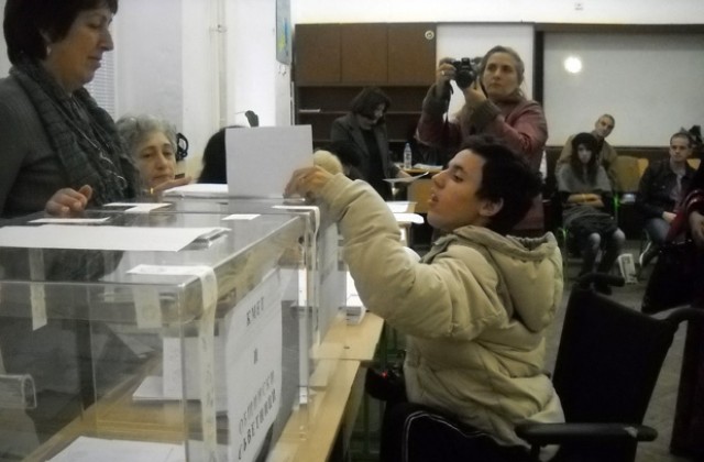 Младите гласуват с надежда