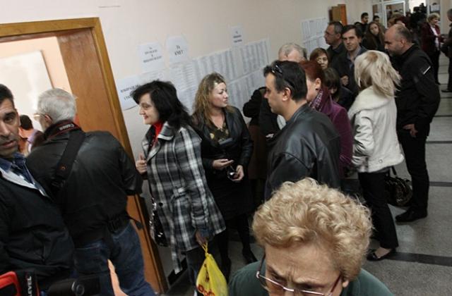 Избирателната активност е 32,16% за президент и 33,60% за местна власт към 17 часа