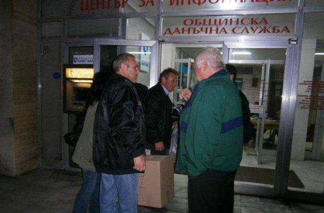 ОИК прие протоколите от първата секция, където изборите приключиха