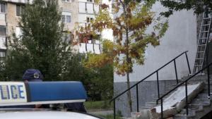 Двама пострадаха в София след срутването на бетонна козирка