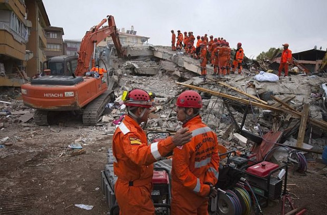 Турция поиска международна помощ за ликвидиране на последиците от труса във Ван