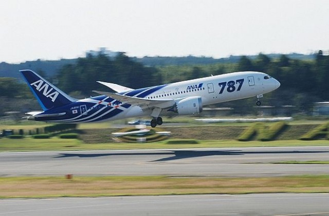 Новият 787 Дриймлайнер на Боинг излетя за първия си полет