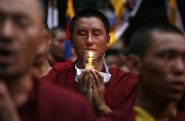 Десети тибетски монах се самозапали в Западен Китай