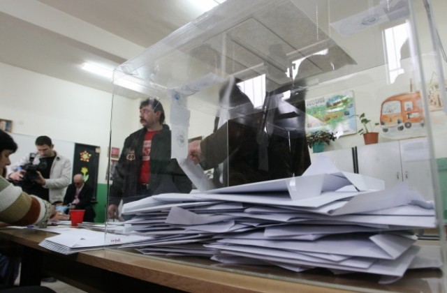 Забранителни списъци спряха стотици варненци да гласуват за кмет