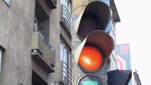 Паднал светофар създаде хаос на Сточна гара в София