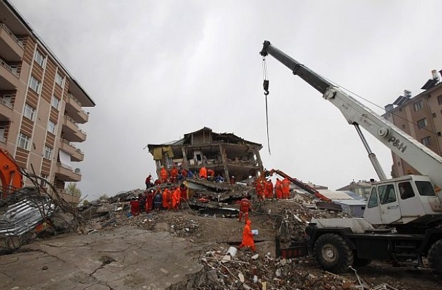 19-годишен студент бе изваден жив от развалините в Турция