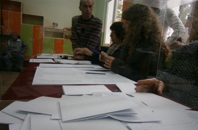 И в Търново искат допълнително заплащане за секционните комисии