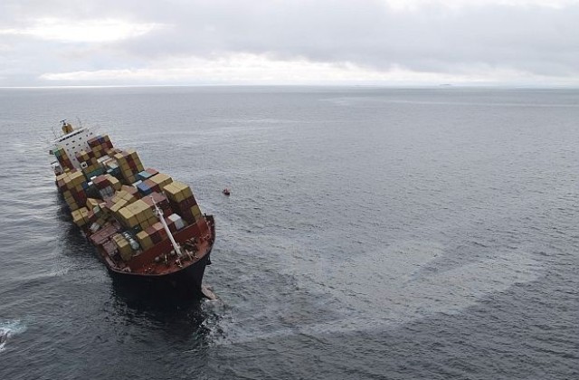 Нов контейнеровоз аварира край Нова Зеландия