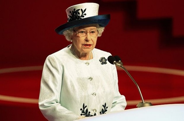 Кралица Елизабет: коя е жената зад маската?