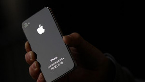 Покриха новия iPhone 4S с диаманти