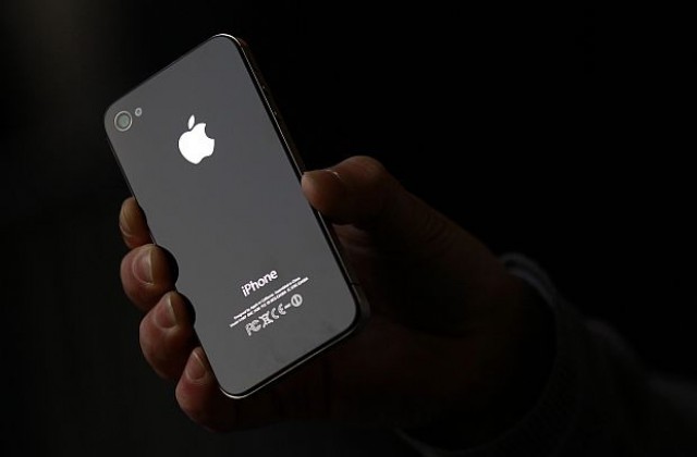 Покриха новия iPhone 4S с диаманти