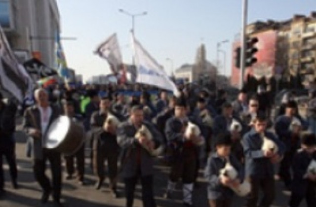 Феновете чакат Вечното дерби спокойни, полицията е нащрек