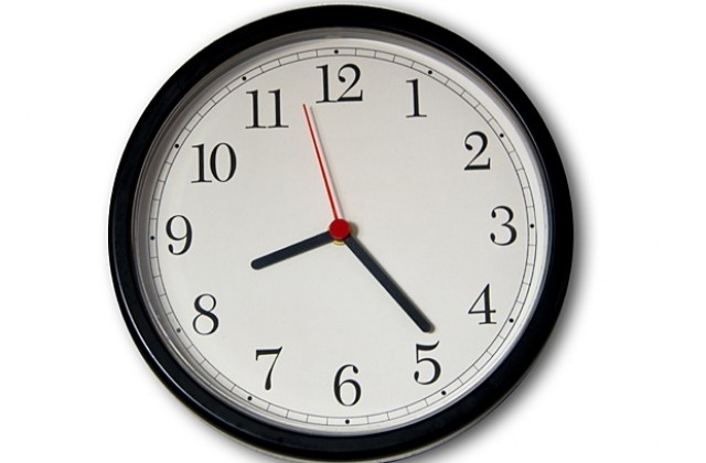 Местим стрелките с час назад