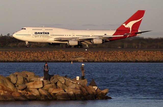 Qantas спря полетите заради стачка