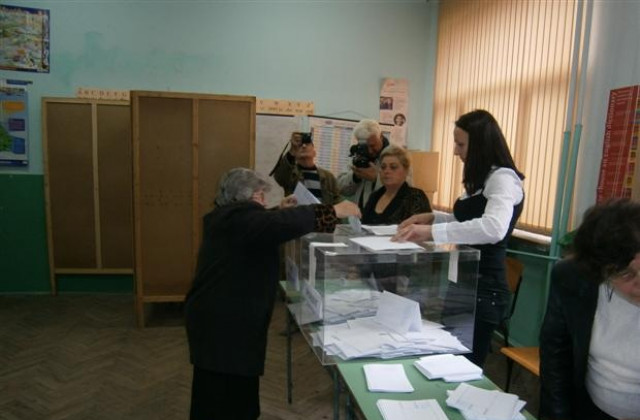 Над 20% избирателна активност за президенския вот, 37,59% за местния