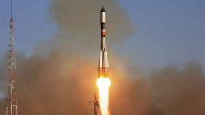 Прогрес ще достави на МКС подаръци за екипажа и научен