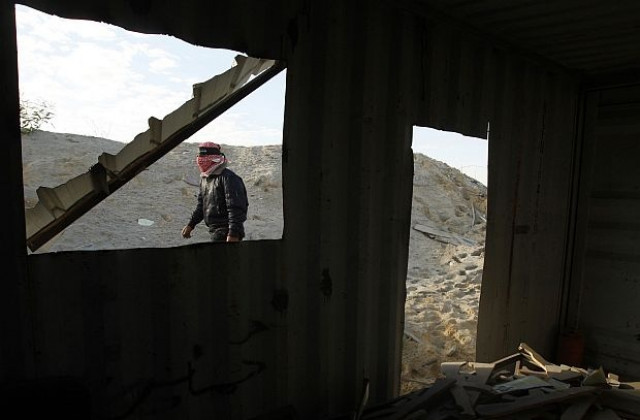 Израелски самолети нанесоха удари в Газа, двама души са убити