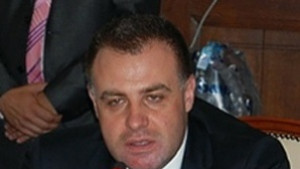 Министър раздава храни на социално слаби