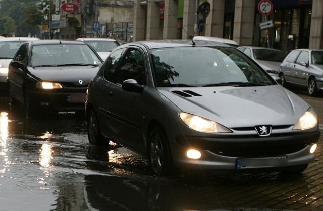 Всички автомобили задължително на фаровe
