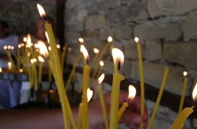 Днес почитаме Свети чудотворци и безсребреници Козма и Дамян
