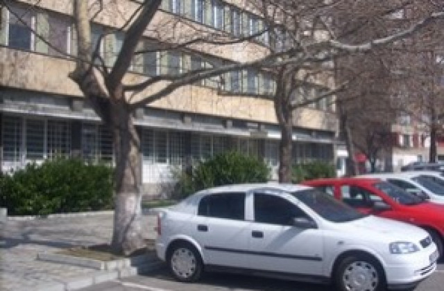 Задържаха извършителя на палежа пред входа на Община Сливен