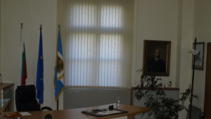 Захвърлиха снимката на Титюков в тоалетната