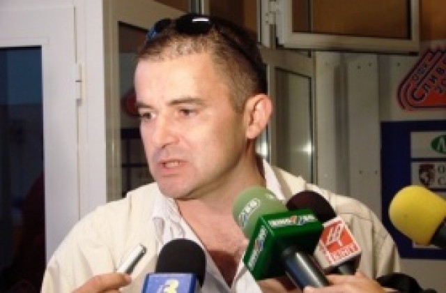 Дуци напусна терена на „Българска армия”