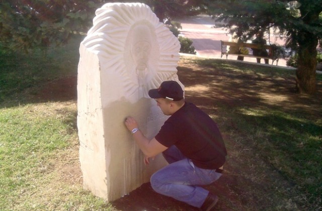 ВМРО почисти паметник на Ботев четник