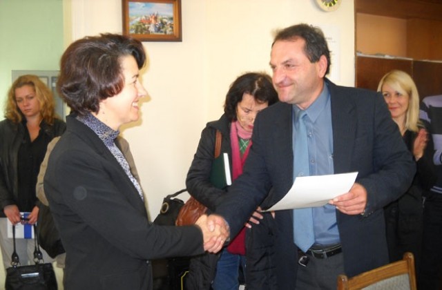 Детелина Николова получи удостоверението си за кмет
