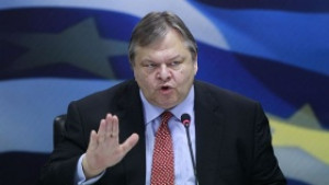 Двама министри на Папандреу против плана му за референдум