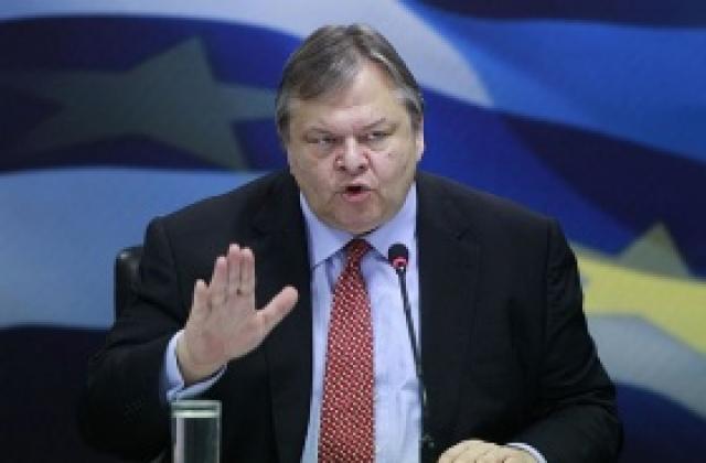 Двама министри на Папандреу против плана му за референдум