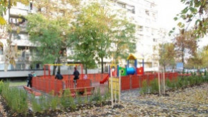 Благоустроиха междублокови пространства и занемарени паркови площи