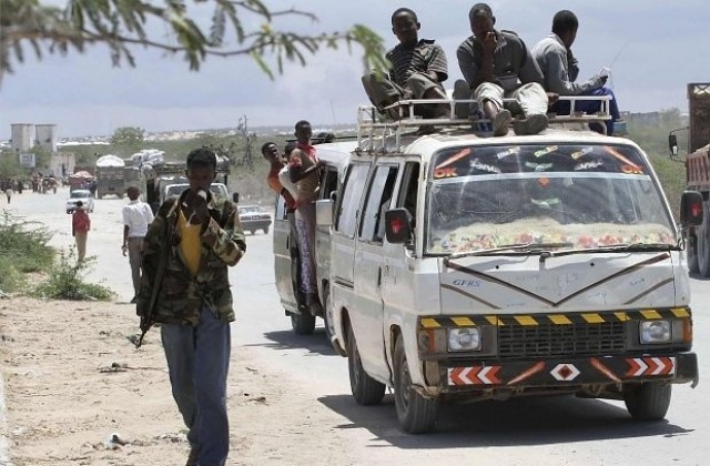 Сомалийски пирати освободиха кораб след 10 месеца плен и отвлякоха танкер