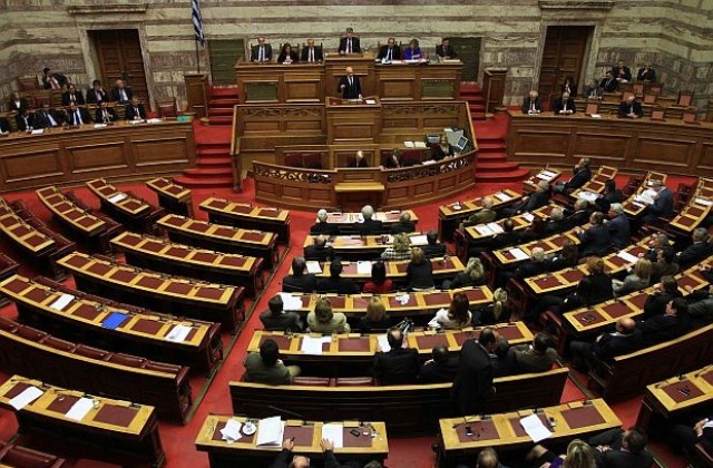Преходно правителство и отлагане на референдума в Гърция