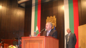 Николай Апостолов отново застана начело на местния парламент