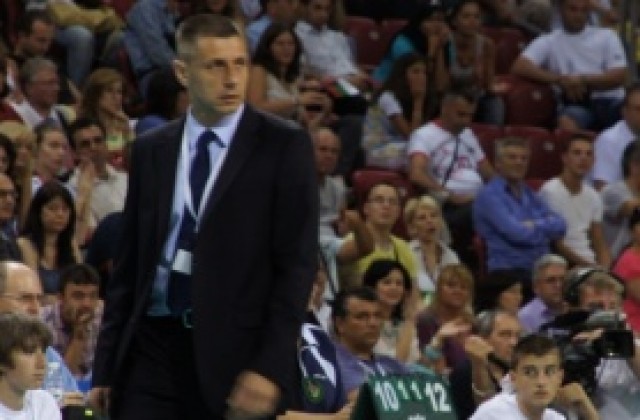 Нейков чака в кабинета си Стойчев и федерацията