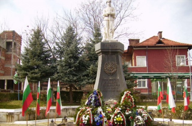 Офицерите и сержантите от запаса с грижа за военните паметници