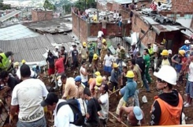 Десет души загинаха под свлачище в Колумбия